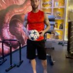 Sergio Ramos Instagram – ¿Sois capaces de dar 67 toques al balón? Si os parece difícil, os reto a hacer algo mucho más sencillo: ayudar a @unicef_es a llegar a los 67 millones de niñas y niños que durante la pandemia se quedaron sin las vacunas que necesitan. Vuestro apoyo se convertirá en vacunas que los ayudarán a sobrevivir, a crecer sanos y fuertes y a tener las oportunidades que merecen. En esta Semana Mundial de la Vacunación os animo a sumaros al #67challenge que pongo en marcha junto a @unicef_es.

#67challenge #LasVacunasFuncionan #SemanaMundialdelaVacunación #HumanlyPossible #UNICEFEspaña #SergioRamos