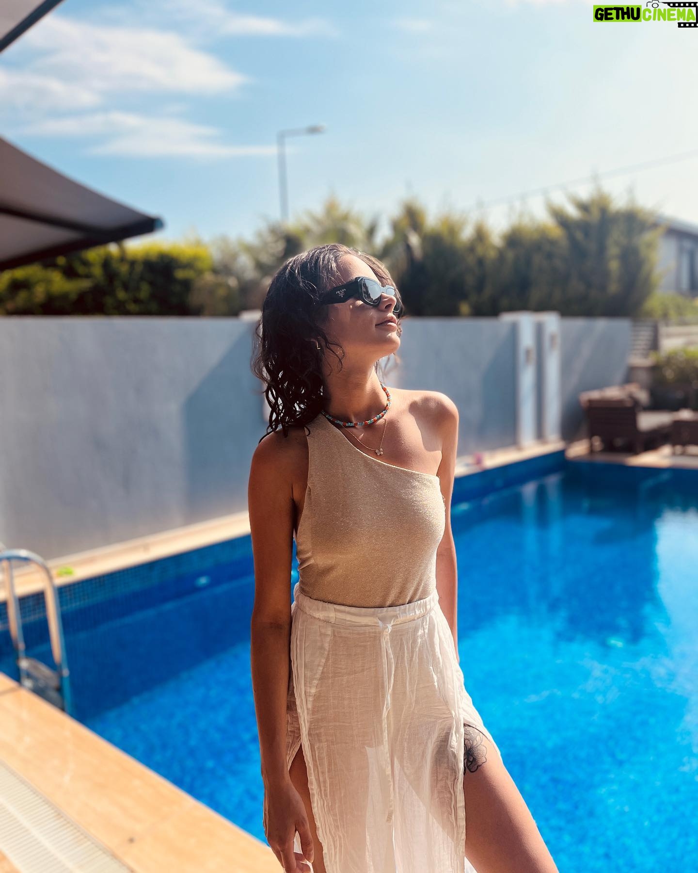 Serra Pirinç Instagram - guneslenebildigim surece yazi seviyorum 🥰