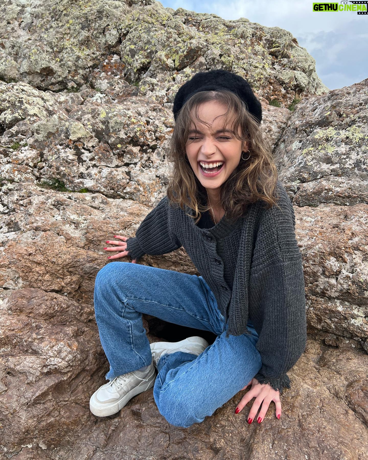 Serra Pirinç Instagram - yeniden doğduk, üç kere geçtim bu arada herkes geçemiyomuş🤭 hiç geçemeyenler varmış yani tşkler