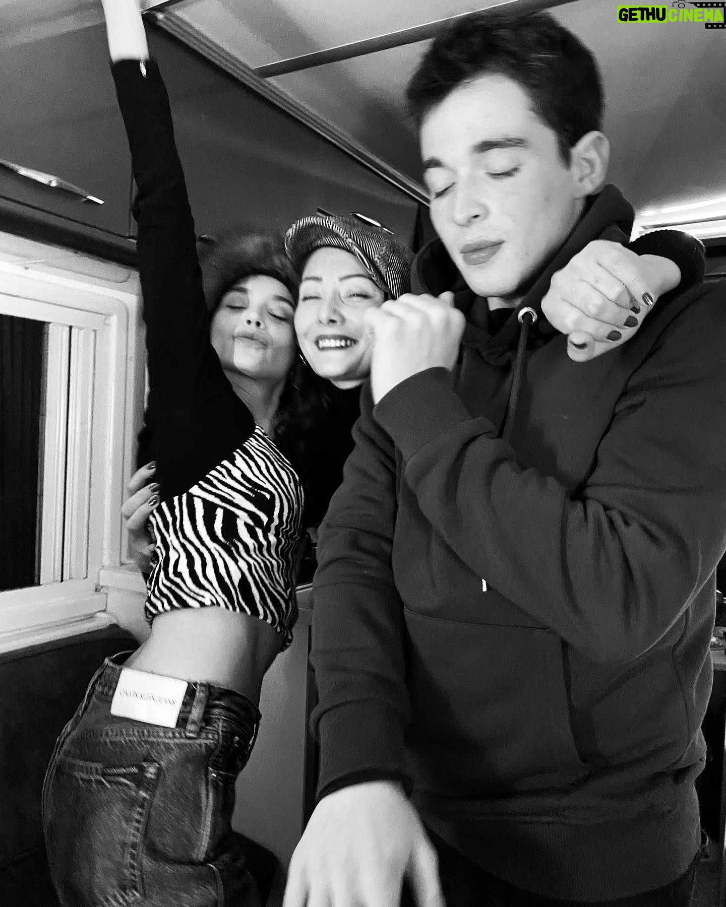 Serra Pirinç - 103.1K Likes - biz daha iyisini yapana kadar en iyisi bu 🖤 bu daha baslangic… veda postu yarina sanirim henuz cesaret edemiyorum / @begumbirgoren GOZUNDEN❤️🔥