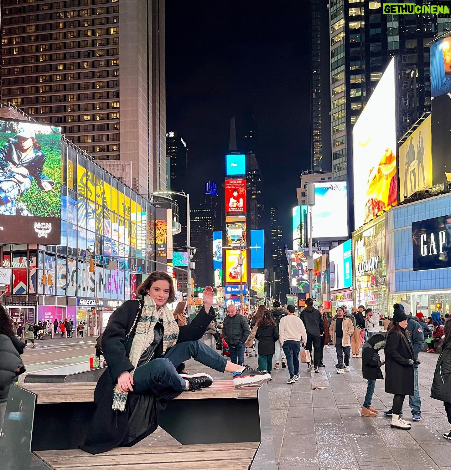 Serra Pirinç - 44.6K Likes - 2 idiots in NY 🙃
