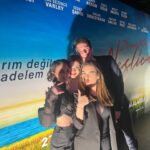 Serra Pirinç Instagram – muuuhtesem takimim icin @zuleyhakuru ‘ya , muhhhtesem sacim ve makyajim icin @zeynephalitogullari ‘na cok tesekkur ederim 💛💛 HAPPY HAKO DAYYYY 🧿🧿 gisesi bol olsun dostum