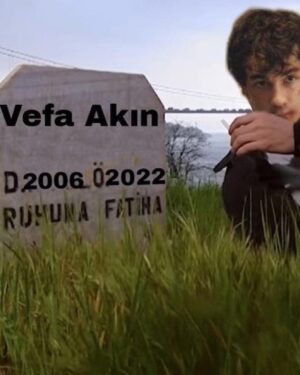 Serra Pirinç Instagram - biz dükkanı kapatalı bugün bir sene olmuş.
