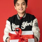Seth Fedelin Instagram - Hello BNY fam! Thankyou so much for continuous love and support, Merry Christmas and a Happy New Year!! Rock The Holidays 🎸🎄@bnyjeansph