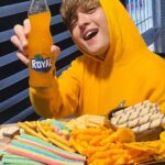 Seth Fedelin Instagram - Pakulitin ang pangaraw-araw na snack time with Royal Tru Orange®️! Sa halagang 9 pesos SRP (237mL) may epic ka-snackulitan ka nang sulit na sulit sa kulit! @royalph #IlabasAngKulit​ #RoyalKaSnackulitan​ #RoyalGenerationKulit