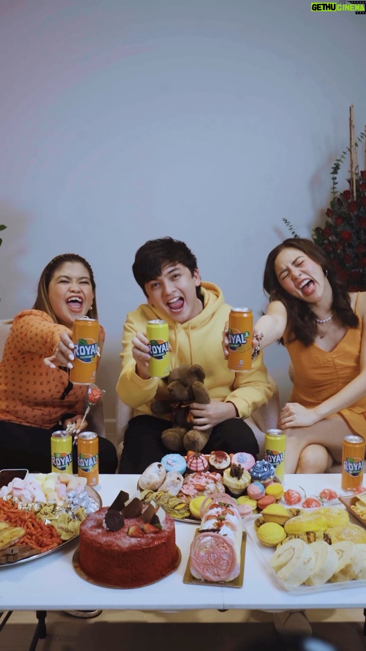 Seth Fedelin Instagram - Tamang chibugan para sa nalalapit na araw ng mga puso! Sobrang daming pagkain na pwedeng i-share di lang sa inyong partner kundi para din sa barkada at pamilya! Tuloy lang ang kulitan kapag kasama ang @royalph ! Try niyo din tong kakaibang snack boards na to at i-enjoy ang Valentines, the kulit way! #IlabasAngKulit #RoyalKaSnackulitan #RoyalGenerationKulit