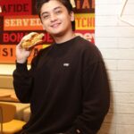 Seth Fedelin Instagram - Popeyes Keyland branch is now open . It’s at Ayala ave. Corner Rufino. Tara lalo na sa mga nag o-office nearby! #popeyes @popeyesph