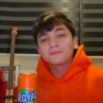 Seth Fedelin Instagram - Wala nang mas ccheesy pa sa kakaibang snack combo nato! Mas pinasaya pa dahil ka-partner sa meryenda ang @royalph ! Mga ka-GenKulit, anong kakaibang snack combos niyo? Share niyo na yan at #IlabasAngKulit dahil mas masaya ang simpleng snack time kapag ka-snackulitan ang @royalph #RoyalGenerationKulit #RoyalKaSnackulitan