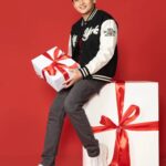 Seth Fedelin Instagram - Hello BNY fam! Thankyou so much for continuous love and support, Merry Christmas and a Happy New Year!! Rock The Holidays 🎸🎄@bnyjeansph