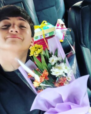 Seth Fedelin Instagram - Happy Birthday @francinesdiaz !!! Sorry late na pero gusto ko lang iyabang yung regalo ko ahahaha alam ko simple lang pero salamat dahil natuwa sya ahahaha yung mga paborito mo lang naisip ko ibigay habol ko nalang gift sa susunod ayun di na ako mag sasalita ng marami alam mo na yun chin🤘🏻💙 Galingan mo palagi at wag papabayaan sarili mo bilib ako sayo sa pagiging Anak Kapatid Kaibigan!!!! Odit lang ako palagi💙 

Salamat nga pala kay ate sa napakasarap na manga at sa mga tropa natin na naawa saakin kasi di ko makuha-kuha😅