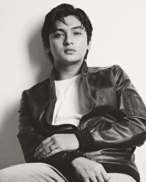 Seth Fedelin Instagram - Maraming salamat sa lahat ng bumati sa mga Kaibigan ko at Kapamilya at syempre sa Panginoon na hindi tayo pinapabayaan🙏❤️😊🤘🏻

📸: @jjmaghirangiii of  @velvetstudioph 
Grooming: @itsreygie
Styling: @styledbysam.ph 
🧥@jailjeans 

Special Thanks: 
@houseofstarsph
@velvetmediainc

#sethyboy
