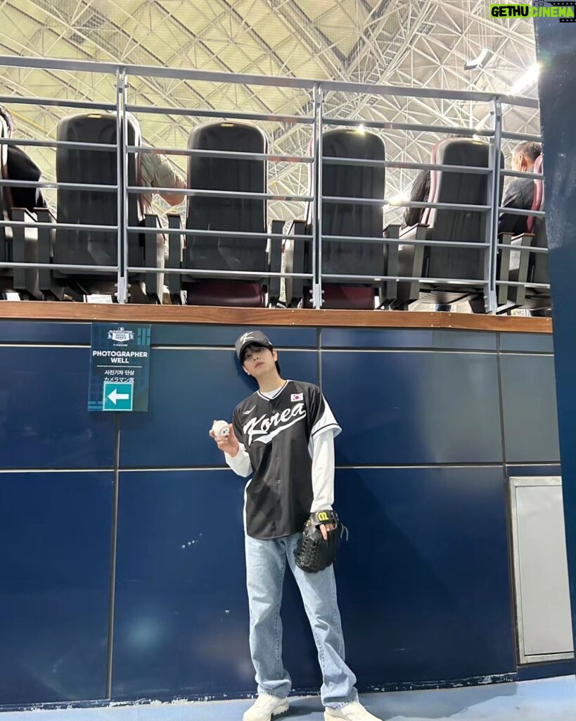 Seungmin Instagram - STRIKE⚾️⚾️⚾️ #MLB #SeoulSeries