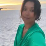 Sevara Nazarkhan Instagram - Quyosh chiqishi va botishi - bizning butun kichik hayotimiz kabi. Рассвет и закат-словно вся наша маленькая жизнь!♥️💙💚#malaysia #sunsetandsunrise