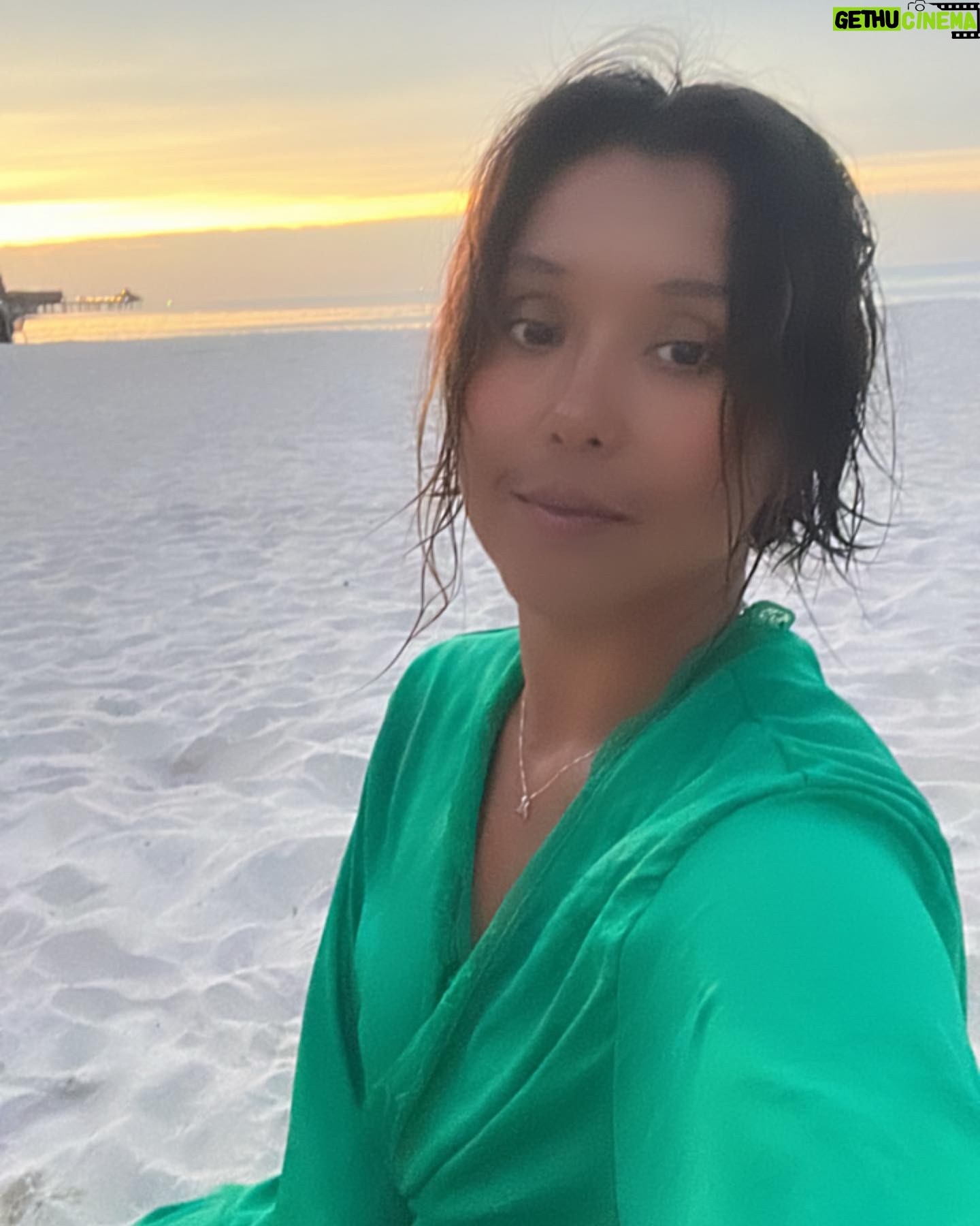 Sevara Nazarkhan Instagram - Quyosh chiqishi va botishi - bizning butun kichik hayotimiz kabi. Рассвет и закат-словно вся наша маленькая жизнь!♥️💙💚#malaysia #sunsetandsunrise