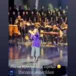 Sevara Nazarkhan Instagram - Мой зритель-самый лучший оператор! День 3-💜 #bilarsan #forumsaroyi #mart2022 #sevaranazarkhan