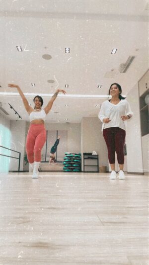 Sevara Nazarkhan Instagram - Иранская и узбекская красавицы! Последнее время -непростое для многих. Спорт-в виде танцев, пилатеса, и других видов-очень помогает сохранять и повышать настрой на весь день. Можно дома -можно в зале, главное стараемся и делаем! @neda_azghadi @flow.pilateswellness 💚💚💚
⠀
Eron va o’zbek go’zallari! Oxirgi payt ko’pchilik uchun oson emas.Sport - raqs, pilates va boshqa turlar ko’rinishida - kun bo’yi kayfiyatingizni saqlab qolish va yaxshilashga yordam beradi. Siz buni uyda qilishingiz mumkin, yoki sport zalida, asosiysi - harakat qilaylik! @neda_azghadi @flow.pilateswellness 💚💚💚