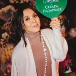 Sevara Nazarkhan Instagram - Благотворительный Вечер -23.12.23 от Севары Назархан вместе с Фондом ONA оказался значимым. Вся полученная в итоге сумма будет направлена для нужд тем,кому это крайне необходимо сегодня . Всем и каждому наша благодарность. ••••••••••••••• 23.12.23 kuni Sevara Nazarkhanning ONA jamg’armasi bilan birgalikda o’tkazgan Xayriya kechasi katta ahamiyatga ega bo’ldi. Qabul qilingan barcha mablag’ bugungi kunda zudlik bilan muhtoj bo’lganlarning ehtiyojlari uchun ishlatiladi. Har biriga o’z minnatdorchiligimizni bildiramiz.