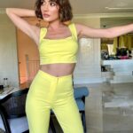 Sevda Erginci Instagram – Güzel bir ekip 💛 
@serhatsenn @gigiiscom 🍋