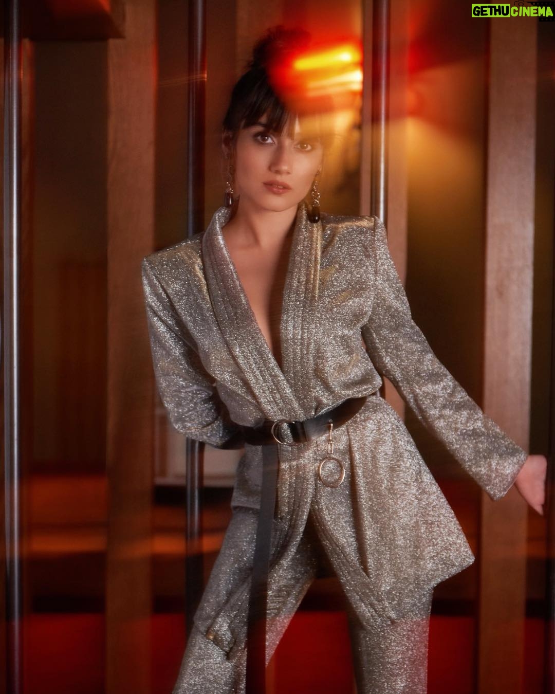 Sevda Erginci Instagram - photo: @canberkuregel makeup: @gamzeteq makeup asst: @tansuuslular hair: @akin_unal styling: @theagame.official production: @evrensel.d @beyzakizz @aysegulsabirlioglu ♥️