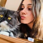 Sevda Erginci Instagram – Aslında mutlu da ağzı yamuk, anlaşılmıyo 🤷🏻‍♀️