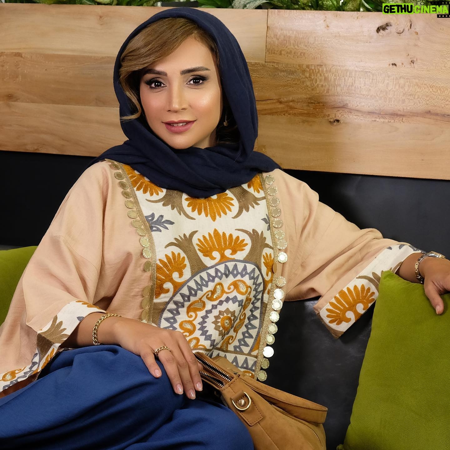 Shabnam Gholikhani Instagram - «امیدتان را که از دست بدهید، انگار همهچیز را از دست دادهاید. البته حتی زمانی که فکر میکنید همه چیز از دست رفته است، باز هم امید وجود دارد.» #shabnamghilikhani #actor #film #cinema