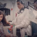 Shabnam Gholikhani Instagram – «بلوند یخی»
غم نان باعث میشود زلف زیبای دختربچه ایی قیچی شود!
کارگردان: شبنم قلیخانی
نویسنده: مرجان ریاحی
تهیه کننده: امیر اسدی 
بازیگران: فرخنده طالبی
ستاره دلبری
رها آرشید
سارا داداش پور
یاس قاسم آبادی
تصویربردار:شاهرخ عزیزی
تدوینگر:سینا گنجوی
صداگذار:عرفان یزدی
طراح گریم:میشا جودت
طراح صحنه و لباس:نسیم ملکی
اصلاح رنگ و نور: سامان وفایی 
منشی صحنه:پریسا تاج
برنامه ریز و دستیار کارگردان: عباس بهبودی
عکاس:زهرا قزلو
#shortfilm
#filmproduction #film #cinema 
#shabnamgholikhani