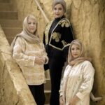 Shabnam Gholikhani Instagram - از گابریل گارسیا پرسیدند: اگر بخواهی کتابی صد صفحه ای درباره امید بنویسی، چه می نویسی؟ گفت: 99 صفحه رو خالی میذارم، صفحه آخر، سطر آخر می نویسم： یادت باشه دنیا گرده، هر وقت احساس کردی به آخر رسیدی شاید در نقطه شروع باشی. زندگی ساختنی است، نه ماندنی. بمان برای ساختن ،نساز برای ماندن. #شبنم_قلی_خانی #shabnamgholikhani Photo by: @amirahmadii.official