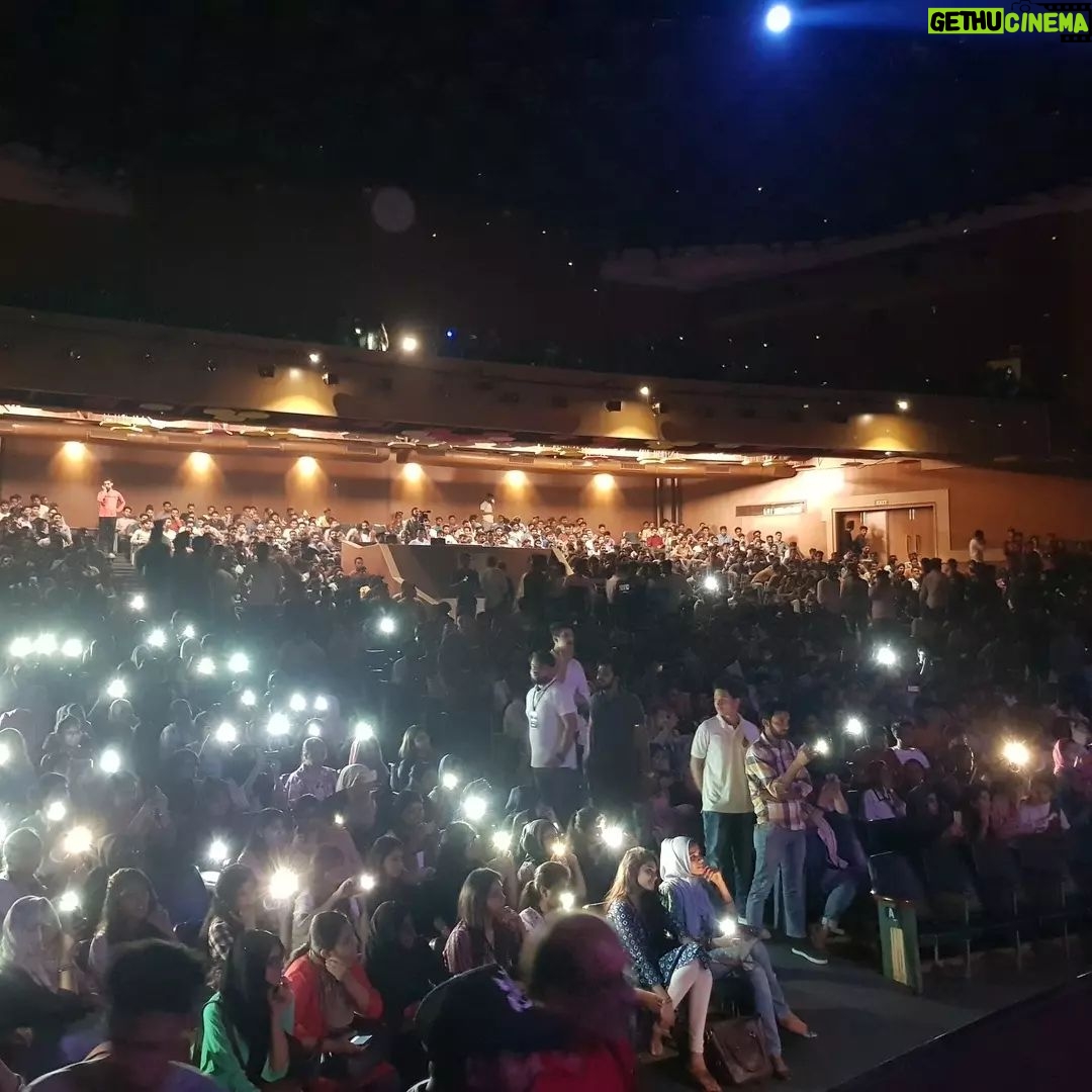 Shabnam Gholikhani Instagram - . فیــلم کوتاه "بلوند یخی " به کارگردانی شبنم قلیخانی و تهیه کنندگی امیر اسدی بافرانی و به نویسندگی مرجان ریاحی به سیزدهمین جشنواره Filmsaaz هند راه پیدا کـــــــــــرد. این جشنواره یکی از بزرگترین جشنواره های هنری ، فرهنگی و چند رشته ای در هند است که به نمایش فیلم های کوتاه و برنامه های حمایتی فرهنگی اختصاص دارد. از زمان آغاز به کار ، جشنواره محبوبیت گسترده ای در سراسر کشور و فراتر از آن دریافت کرده که در طول سالها، توجــه فیلمسازان معتبر را به خود جلب کرده است تا هنر فیلمسازی خلاق را به نمایش بگذارند، از مهم ترین اهداف جشنواره ترویج ، تــشویق و قــــدردانی ازسینمای هنری در سطح بین المللی می باشد. 🌟🍋🍋پخش جهانی این فیلم توسط کمپانی لیمو فیلم انجام میشود. برای ارسال فیلم خود شمارتون رو تو دایرکت برای ما بزارید تا بروبچ لیمو فیلم در اولین فرصت با شما تماس بگیرند. لیمویی شوید🍋😊 😊🍋 . #earthonlocation #filmmakersrepublic #cinematography #filmmakers #shortfilm #cinematic #cinematographer #directorofphotography #filmmakersworld #filmmaker#filmmaker#لیمو_فیلم #پخش_کننده_فیلم_کوتاه #لیمو_فیلم #short_film_distribution #short_film_promotion #limoo_film #limoofilm