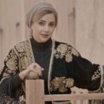 Shabnam Gholikhani Instagram - از گابریل گارسیا پرسیدند: اگر بخواهی کتابی صد صفحه ای درباره امید بنویسی، چه می نویسی؟ گفت: 99 صفحه رو خالی میذارم، صفحه آخر، سطر آخر می نویسم： یادت باشه دنیا گرده، هر وقت احساس کردی به آخر رسیدی شاید در نقطه شروع باشی. زندگی ساختنی است، نه ماندنی. بمان برای ساختن ،نساز برای ماندن. #شبنم_قلی_خانی #shabnamgholikhani Photo by: @amirahmadii.official