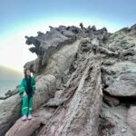 Shabnam Gholikhani Instagram - همه چیز در آن لحظه‌ای به پایان می‌رسد که قدم‌های تو از حرکت باز می‌ایستد…! قدم بردار✌🏼🤛🏼 #شبنم_قلي_خاني #طبيعتگردي #هرمز #shabnamgholikhani #hormoz