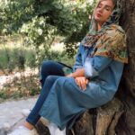Shabnam Gholikhani Instagram - آمده ای مهربانی ات نور می پاشد به دل تاریک و خسته ی من … تو را که آسمان استعاره ای از پشت پلک های توست چه نیازی ست به کبوتر بال و پر شکسته ای چون من حالم خوب است! هنوز خواب می بینم ابری می آید و مرا تا سرآغازِ روییدن بدرقه میکند. #شبنم_قلی_خانی #خواب_شیرین #آخر_هفته_خوبی_داشته_باشید #shabnamgholikhani