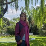 Shabnam Gholikhani Instagram – #film تا وقتى كه باران مى بارد
ريشه ى هيچ “خاطره اى”
خشك نمى شود.
#cinema
#شبنم_قلیخانی
#shabnamgholikhani