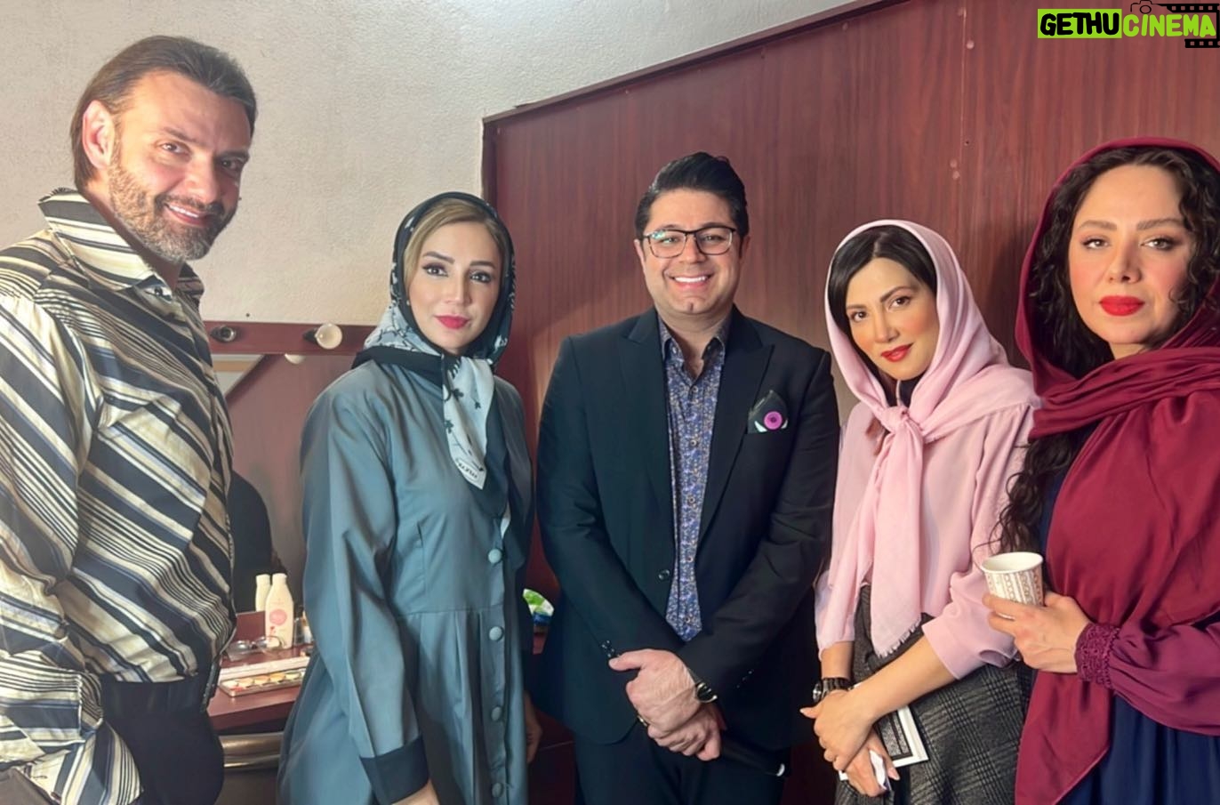 Shabnam Gholikhani Instagram - ترانه هاي شرقي به ايستگاه آخر در سال ١٤٠٠ رسيد و كلي خاطرات شيرين و لحظات ناب برايمان به يادگار گذاشت. #تئاتر #تئاتربازها #شبنم_قلی_خانی #ترانه_هاي_شرقي #حجت_اشرف_زاده