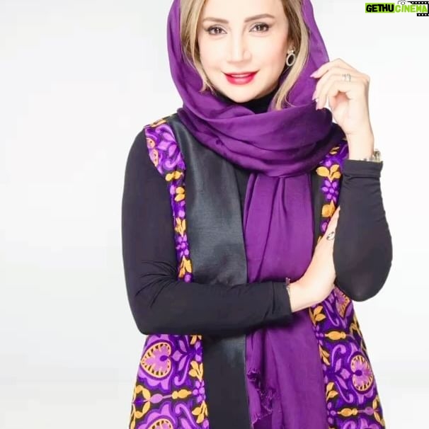 Shabnam Gholikhani Instagram - پاییز شکوفه ندارد، جوانه نمی زند، اما عاشقانه هایی را رقم می زند که هزاران بهار هم نمی تواند شکوفایش کند @radioshoma93.4 #شبنم_قلی_خانی #shabnamgholikhani #film #cinema