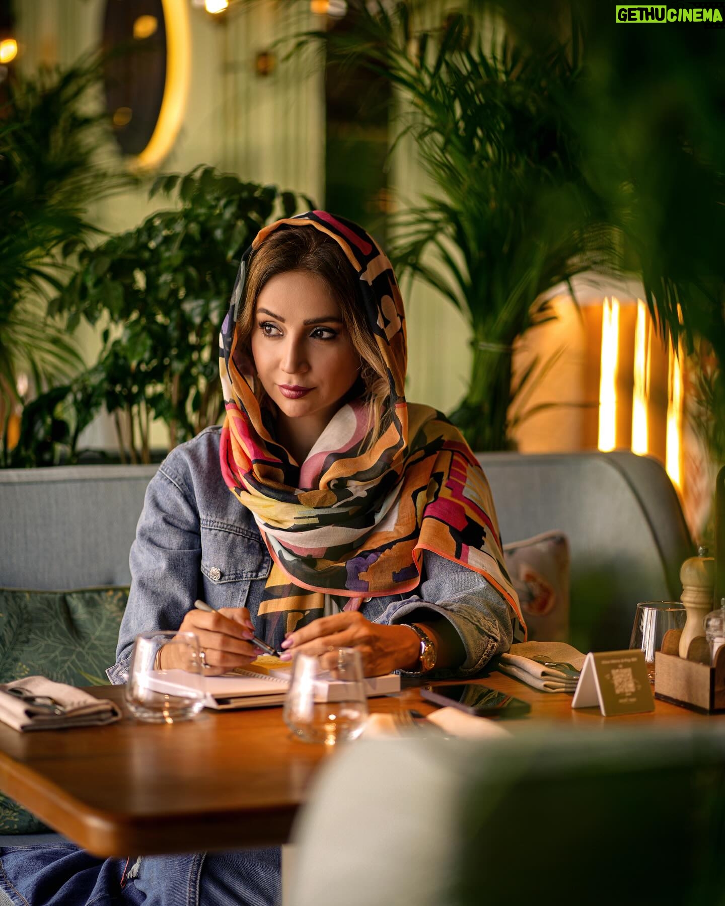 Shabnam Gholikhani Instagram - تا شهامتِ رها کردن چشمانداز ساحل را نداشته باشید هرگز نمیتوانید از اقیانوس عبور کنید #شبنم_قلی_خانی @amirahmadii.official 📸 #shabnamgholikhani #cinema #film #theatre #acting #lifestyle #life