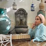 Shabnam Gholikhani Instagram - 🎗بزرگترین خودآزاری ما آدم ها خاطره بازی ست !! 🎗در گذشته غرق می شویم و وسط خاطرات دست و پا می زنیم... 🎗گاهی با خاطره ای لبخند می زنیم و گاهی بغض می‌کنیم ، دلتنگ روزها و آدم هایی می شویم که دیگر نیستند... 🎗 گذشته را مثل یک فیلم هزار بار در ذهنمان مرور می کنیم ، به تماشای خاطرات تلخ و شیرین می نشینیم و حال و آینده را فراموش می‌کنیم... 🎗حسرت روزهایی را می خوریم که تمام شده و هرگز برنمی گردند... 🎗چشم هایمان را می‌بندیم و به گذشته سفر می کنیم برای همین فرصت های زندگی را نمی بینیم و یکی یکی از دست می دهیم... 🎗فراموش می‌کنیم عمق دریای خاطرات انتها ندارد... 🎗هر چه بیشتر در خاطرات غرق شویم بیرون آمدن سخت تر می شود... 🎗فراموش می کنیم زمان برای هیچ کس نایستاده... 🎗کاش کسی دست هایمان را بگیرد ، چشم هایمان را باز کند و بگوید: "از خاطرات بیرون بیا، خودآزاری کافیست. #شبنم_قلی_خانی #خاطره_بازی #shabnamgholikhani #memorial
