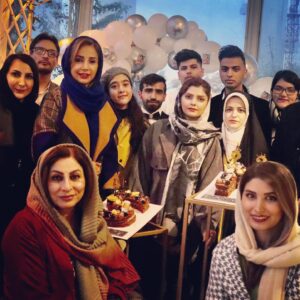 Shabnam Gholikhani Instagram - چه حسی بهتر از داشتن عزیزانی که همیشه لطفشان شامل حالم شده ، خانواده ام، دوستانم، همکارانم ، هنرجویانم و فن پیج های با محبتم که از یک هفته پیش من را شرمنده کردند ، عکسها را به احترام خاطره این یک هفته با شما شریک میشوم.
#آبانماهی #آبان۱۴۰۰ #شبنم_قلی_خانی #دوستان_خوب #فن_پیج #هنرجویان_تئاتر #مادرانه
#shabnamgholikhani 
@amirrezarayati1 📸