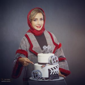 Shabnam Gholikhani Instagram - چه حسی بهتر از داشتن عزیزانی که همیشه لطفشان شامل حالم شده ، خانواده ام، دوستانم، همکارانم ، هنرجویانم و فن پیج های با محبتم که از یک هفته پیش من را شرمنده کردند ، عکسها را به احترام خاطره این یک هفته با شما شریک میشوم.
#آبانماهی #آبان۱۴۰۰ #شبنم_قلی_خانی #دوستان_خوب #فن_پیج #هنرجویان_تئاتر #مادرانه
#shabnamgholikhani 
@amirrezarayati1 📸