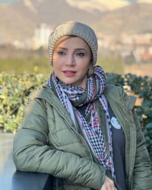 Shabnam Gholikhani Instagram - هين توكل كن ملرزان پا و دست
رزق تو بر تو ز تو  عاشق تر است
#مولانا
روزگارتان پر روزي باد❤️
#شبنم_قلی_خانی 
#shabnamgholikhani