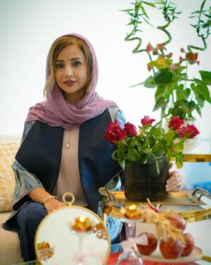 Shabnam Gholikhani Instagram - ‏امیدوارم امسال آدمای بهتری بیان تو زندگیت 
امیدوارم جواب تمام صبر هات رو بگیری و بشه همون سالی که رویاشو داشتی 
امیدوارم قوی تر بشی از همونجایی که ضعیف شدی..
جوری آرامش وارد وجودت بشه که حتی این روزا رو یادتم نیاد 
امیدوارم که امسال  یه جور دیگه ای برات قشنگ باشه رفیق❤️

@amirahmadii.official 📸
#شبنم_قلی_خانی #نوروز #سال_نو_مبارک #سفره_هفت_سین 
#shabnamgholikhani #life #persiannewyear #happiness