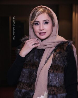 Shabnam Gholikhani Instagram - اکران اولین قسمت سریال جیران به کارگردانی استادم #حسن_فتحی و قلم بی نظیر #احسان_جوانمرد و تهیه کنندگی #اسماعیل_عفیفه 
خسته نباشید به تمام عوامل این سریال بی نظیر به خصوص بازیگران هنرمندش👌🏼🎞🎬📹
#شبنم_قلی_خانی #سريال #فيلم 
#shabnamgholikhani #directing #acting #film #series