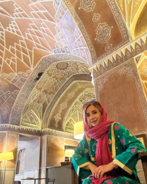 Shabnam Gholikhani Instagram - آرزوها وامیدهایت را
دانه دانه،بباف
وبه دست خدابسپار
خواهی دیدچه عاشقانه
برایت تمامی گره هارا
خواهدگشود🙏🏼

#گردشگری #ایرانگردی #کاشان_گردی 
#شبنم_قلیخانی 
#shabnamgholikhani #kashan