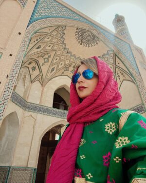 Shabnam Gholikhani Instagram - آرزوها وامیدهایت را
دانه دانه،بباف
وبه دست خدابسپار
خواهی دیدچه عاشقانه
برایت تمامی گره هارا
خواهدگشود🙏🏼

#گردشگری #ایرانگردی #کاشان_گردی 
#شبنم_قلیخانی 
#shabnamgholikhani #kashan