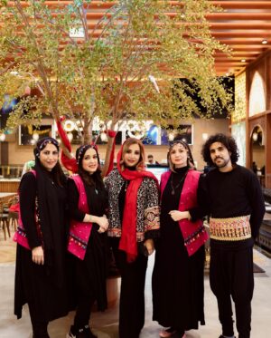 Shabnam Gholikhani Instagram - یلدای امسال با اجرای تئاتر یادگار نیاکان با هنرجویان قدیمی و با استعدادم
نویسنده: مجتبی قربانی
کارگردان: شبنم قلیخانی
بازیگران : فاطمه غفاری، شادی حیرت پور،ندا سهرابیان و مجتبی قربانی
با تشکر ویژه از تیم حرفه ایی آرت بازار که باعث شروع این رخداد فرهنگی شدند.
@nima.zarin 📸
@aaban.academy 
@artbazaardubai 
@fatemeghaffariofficial 
@mojtaba._.ghorbanii 
@s.nedasohrabian 
@sch_heydai