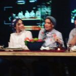 Shaghayegh Farahani Instagram - 🎭سولد آوت شدن آخرين اجراهاى نمايش «نيمه تاريك ماه» و شروع پيش فروش جديد . . ▪با سولدآوت شدن و فروش تمامى بليت هاى اجراهاى اخير نمايش #نيمه_تاريك_ماه، سايت تيوال براى پيش فروش روزهاى چهارشنبه، پنجشنبه و جمعه اين هفته باز شد. . . براى تهيه بليت هاى باقى مانده اجراهاى آخرهفته «نيمه تاريك ماه» به سايت تيوال مراجعه كنيد. . ▪اثرى ديدنى از: #داود_بنى_اردلان . . ▪بازیگران به ترتیب حروف الفبا: #المیرا_دهقانی #بهزاد_عمرانی #هانا_کامکار #سام_کبودوند #حسين_كشفى_اصل #نیکی_مظفری #جواد_مولانیا . . ▪اقتباسى متفاوت از فيلم «غريبه هاى كامل» . . ▪عكس ها: شيرين جهان زاده-راضيه بنى اردلان @raziehbaniardalan ‏@shirin.jahanzadeh . . . ‏@zollanvari_carpets ‏@kevazingo_interior ‏@davoodbaniardalan ‏@hanakamkar ‏@h_kashfiasl ‏@sam_kaboudvand ‏@elmiradehghani ‏@nikimozaffari ‏@javadmolania ‏@behzadomrani ‏@leila.jafariiii ‏@nima.mohebbi ‏@nedasorme ‏‏@Parishad.mostowfi ‏@farnoush_aba . . #مد_یا_مصرفگرایی#تئاتر#تياتر#تئاترخوب_ببينيم#داوود_بنى_اردلان#نمايش#روانشناسى#تئاتربازها#تهران#ايران#تالارحافظ#تیاتریها#بازيگر#بازيگر_تياتر#فرش_دستباف_ذوالانواری#كوازينگو ‏#theatre ‏#zollanvari ‏#kevazingo_interior ‏ ‏ ‏