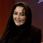 Shaghayegh Farahani Instagram - سلام در دی‌ماه، مهمان برنامه «باهم» بودم و پیرامون زندگی در فضای مجازی گفتگو کردیم. . برخی صفحات زرد با کاور‌های مختلفی؛ صحبت‌های من را به برخی از همکارانم نسبت داده‌اند؛ در صورتی که صحبت‌های من در خصوص فرد خاصی نیست و درباره‌ی جریان و چهره‌‌ایست که افراد در هر حوزه میتوانند در شبکات اجتماعی از خود به نمایش بگذارند.‎ *******.********************************* در این برنامه با شقایق فراهانی پیرامون فضای مجازی و به نمایش گذاشتن زندگی شخصی در فضای اینستاگرام صحبت کردیم. آیا واقعیت زندگی افراد مشهور در اینستاگرام بازنمایی می‌شود؟ آیا بخشی از مطالبی که در اینستاگرام به نمایش داده می‌شود تنها برای جلب توجه و جذب طرفدار است؟ و سوال اساسی‌تر اینکه آیا بسیاری از افراد مشهوری که در اینستاگرام طرفداران زیاد دارند به این فکر می‌کنند چقدر آنها اثرگذارند و به الگویی برای هوادارانشان بدل شده‌اند؟ این برنامه تلاشی است برای یافتن پاسخ این سوال‌ها ‎ضبط و گردآوری تمامی برنامه‌ها و مصاحبه‌ها با ‎میهمانان عزیز قبل از بحران کرونا انجام شده است ‎برای دیدن کامل برنامه به کانال زیر مراجعه کنید @baaham.campaign ‎و یا به لینک زیر مراجعه کنید https://bit.ly/32ZXBe ‎باهم #قویتر #موثرتر #موفقتر #زنان #قضاوت #درک