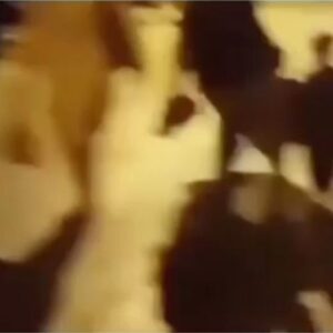 Shaghayegh Farahani Instagram - .

.
.
شب‌های بی‌ترانه نمانه نمانه
بی‌مِهریِ زمانه نمانه نمانه

به یاد آوارگان افغانستان...🖤

به ياد دختران معصوم و پاك بي پناه...🖤

به ياد کسانی که بفکر مخفی کردن دخترانشان هستند...🖤

به ياد تمام كساني كه چاره اي جز تحمل درد و زجر و سوختن و ساختن ندارند...🖤
 
به ياد همه بی پناهاني که بی امیدند...🖤

و در آخر به ياد همه عزيزان از دست رفته ايراني و افغانستاني...😓💔

ای چاره ساز کجایی؟

صدای زیبای خواننده افغانستانی، غَوغا
.
.
.
#افغانستان #بي_پناه #طالبان_قابل_بخشش_نیست #طالبان_وحشي #afghanistan #taleban #كرونا #واكسن #ظلم_پایدار_نیست