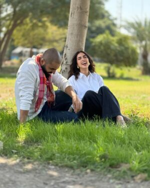 Shahad Al Khattab Instagram - وانتهيت بحمد الله تعالى من تصوير مشاهدي في مسلسل "مـلاك" 🎬
هوايه ضحكنا وبچينا وتعبنا واني متأكده رح تستمتعون بالمسلسل وتحبوه مثل مااحنا استمتعنا بتصويره وتجسيد شخصياته 🤍

انتظرونا على قناة العراقية الفضائيه بعد ايام معدوده 🔥