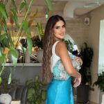 Shahad Al Khattab Instagram - بحياتي ماتخيلت اكدر اسوي هالگد ستايلات بشعري واني حاطه اكستنشن 😍 اي ستايل تفضلون عليه؟ احلى واقوى ice hair extensions ماتبين اببببببد شلون مارفعتي شعرج من الحب @alaa_alruqti 🔥ونوعيتها خياااال