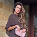 Shahad Al Khattab Instagram – بحياتي ماتخيلت اكدر اسوي هالگد ستايلات بشعري واني حاطه اكستنشن 😍 اي ستايل تفضلون عليه؟ 

احلى واقوى ice hair extensions ماتبين اببببببد شلون مارفعتي شعرج من الحب @alaa_alruqti 🔥ونوعيتها خياااال